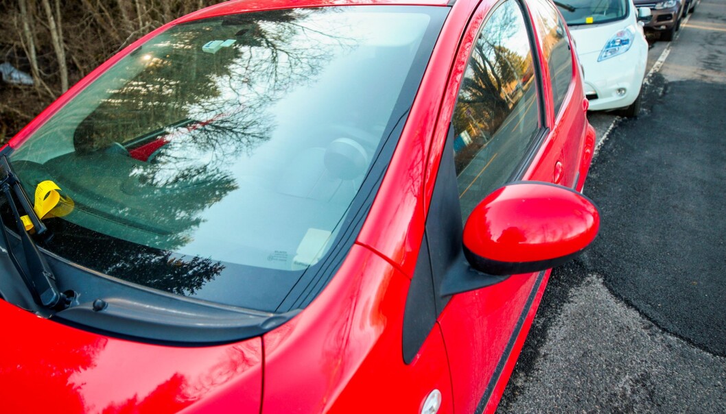 Feilparkerte biler er ofte et problem både i påsken og pinsen. Disse bilene fikk bøter i Maridalen i påsken i år. Feilparkerte biler er ofte et problem både i påsken og pinsen. Disse bilene fikk bøter i Maridalen i påsken i år.