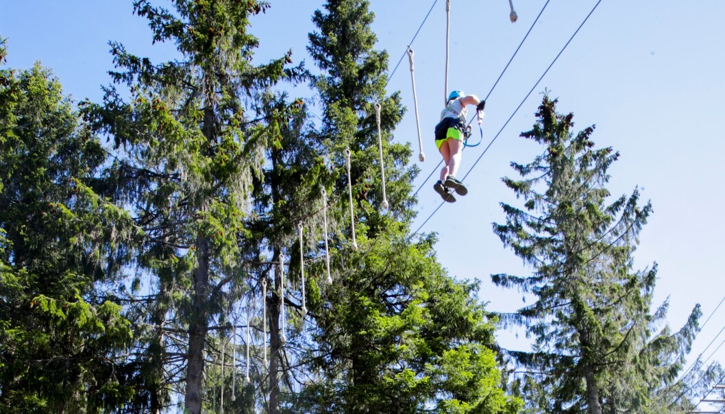 Luftig i fantastisk sommervær da det endelig ble åpnet for klatring på Tryvann igjen. Luftig i fantastisk sommervær da det endelig ble åpnet for klatring på Tryvann igjen.