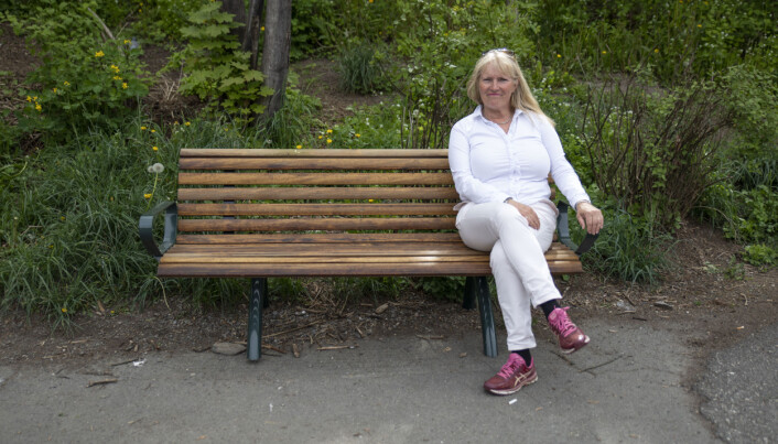 Parkforvalter Elin Løvseth har vært med å sette ut 30 nye benker i bydelen bare i år. Parkforvalter Elin Løvseth har vært med å sette ut 30 nye benker i bydelen bare i år.