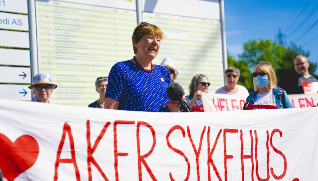 Oslos ordfører Marianne Borgen (SV) holder appell under demonstrasjonen utenfor Aker sykehus mot planene for nye sykehus i Oslo.