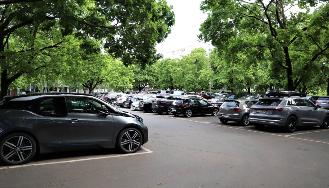 Frogner Venstre ser for seg at deler av denne parkeringsplassen i Middelthuns gate blir omgjort til aktivitetspark for unge. Frogner Venstre ser for seg at deler av denne parkeringsplassen i Middelthuns gate blir omgjort til aktivitetspark for unge.