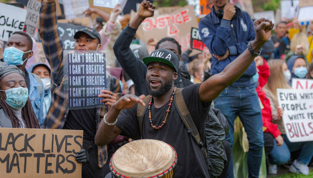 Black lives matter, sto det på hundrevis av hjemmelagde plakater. Black lives matter, sto det på hundrevis av hjemmelagde plakater.