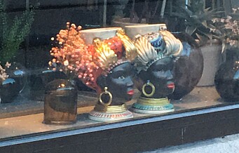 – Jeg er sjokkert over å se to blackamoors utstilt i en blomsterbutikk på Bislett