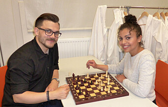 To engasjerte lærere ved Frydenberg skole ivrer for sjakk som valgfag ved skolen