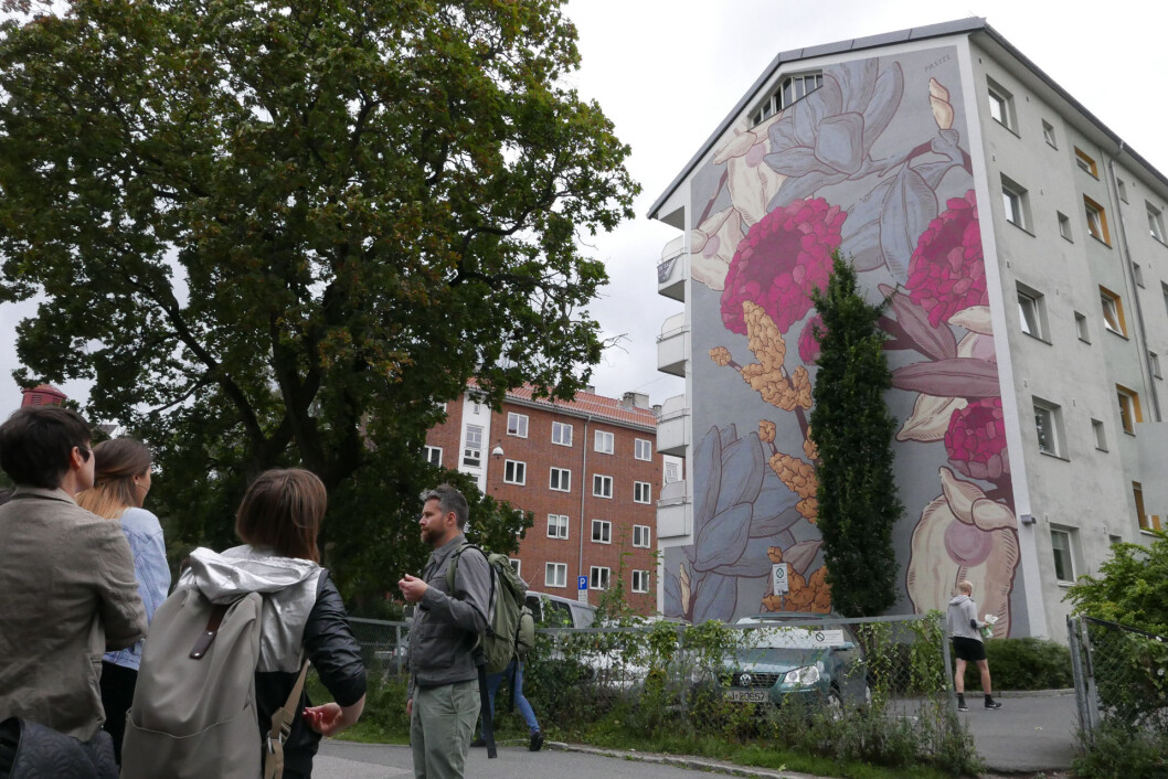 Viktor Gjengaar forteller om dette verket av Pastel, i Ringveien 1 på Tøyen. Viktor Gjengaar forteller om dette verket av Pastel, i Ringveien 1 på Tøyen.