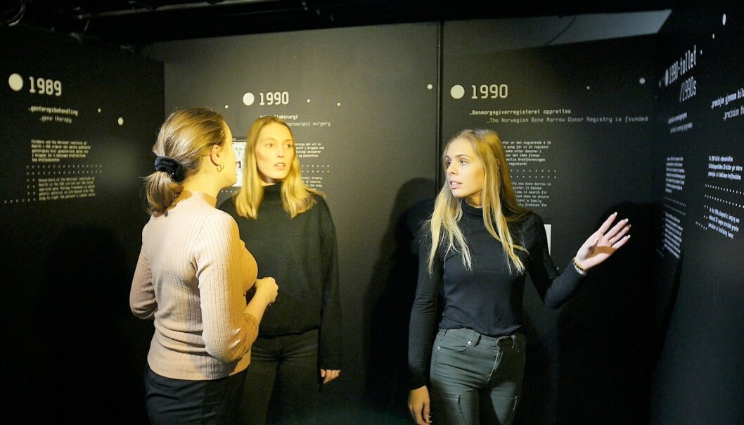 Julia E. Simensen, Maria Holstad Dimmen og Maren Andrea H. Brathaug setter seg inn i utviklingen i kampen mot kreft fra 1800-tallet og frem til i dag. Julia E. Simensen, Maria Holstad Dimmen og Maren Andrea H. Brathaug setter seg inn i utviklingen i kampen mot kreft fra 1800-tallet og frem til i dag.