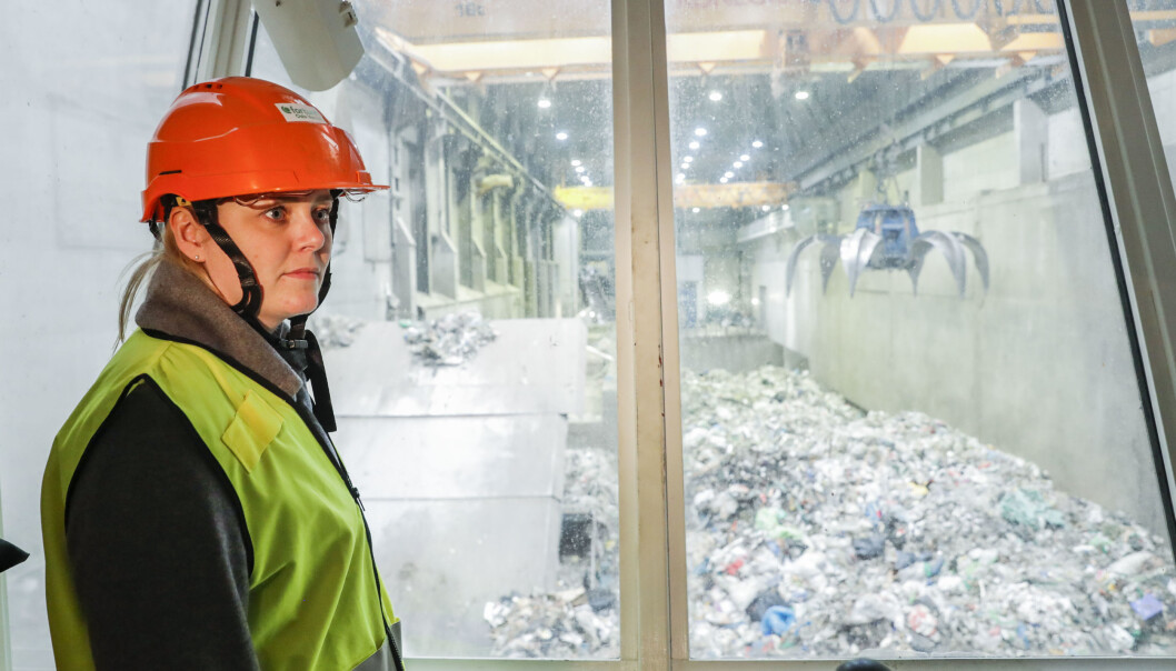 Olje- og energiminister Tina Bru (H) besøkte fjernvarmeanlegget til Fortum i Oslo i februar. Nå ber regjeringen anlegget søke EU-støtte til karbonfangstprosjektet sitt. Olje- og energiminister Tina Bru (H) besøkte fjernvarmeanlegget til Fortum i Oslo i februar. Nå ber regjeringen anlegget søke EU-støtte til karbonfangstprosjektet sitt.