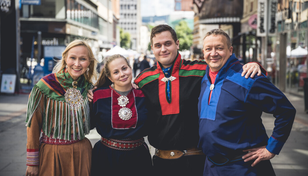 Bilde fra venstre: Mona Tornensis Hornæs, Aili Guttorm, Piera Heaika Muotka og Tor-Gunnar Nystad. Bilde fra venstre: Mona Tornensis Hornæs, Aili Guttorm, Piera Heaika Muotka og Tor-Gunnar Nystad.