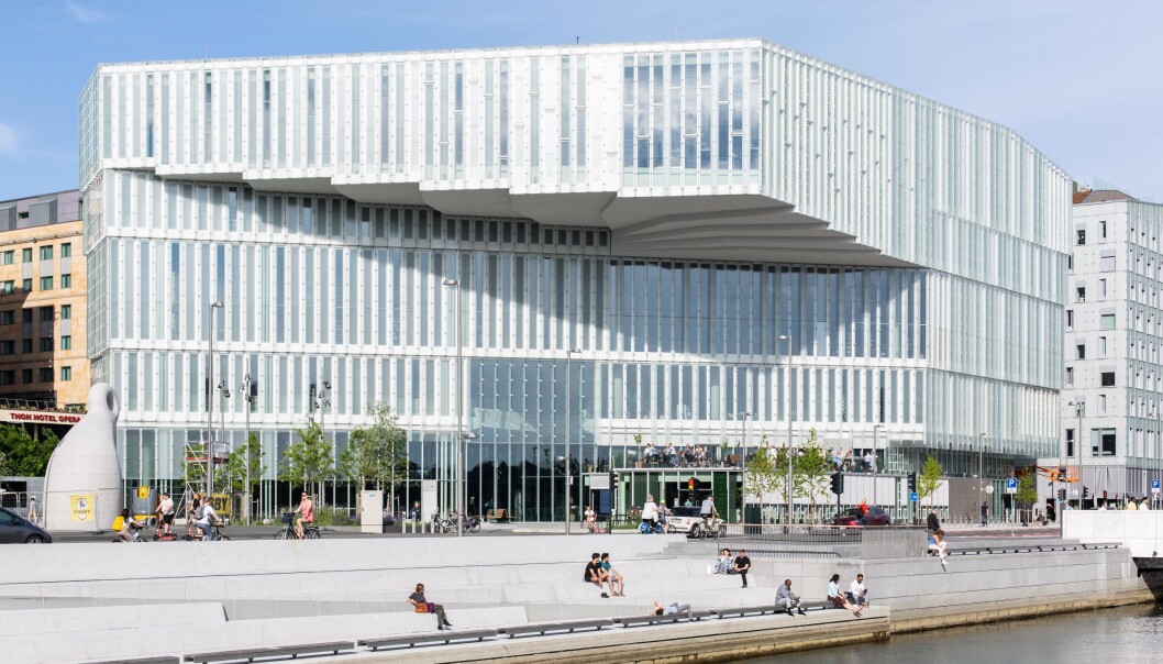 Utlånet på det nye hovedbiblioteket er rekordmye høyere enn på det gamle hovedbiblioteket. Utlånet på det nye hovedbiblioteket er rekordmye høyere enn på det gamle hovedbiblioteket.