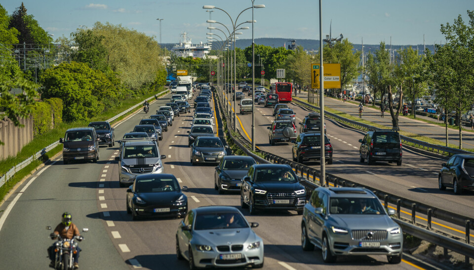 Tett trafikk ut fra Oslo sentrum på E18 ved Frognerkilen. Nå har Ap og regjeringspartiene på Stortinget blitt enige om utbyggingsplaner.