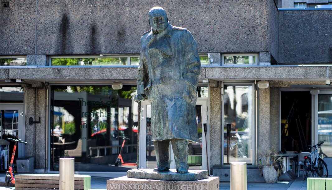 Det pågår en kampanje for å fjerne statuen av Winston Churchill ved Solli Plass. Det pågår en kampanje for å fjerne statuen av Winston Churchill ved Solli Plass.