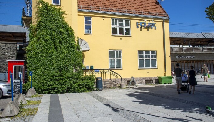 Også ved Skøyen stasjon står det en lesekiosk. Også ved Skøyen stasjon står det en lesekiosk.