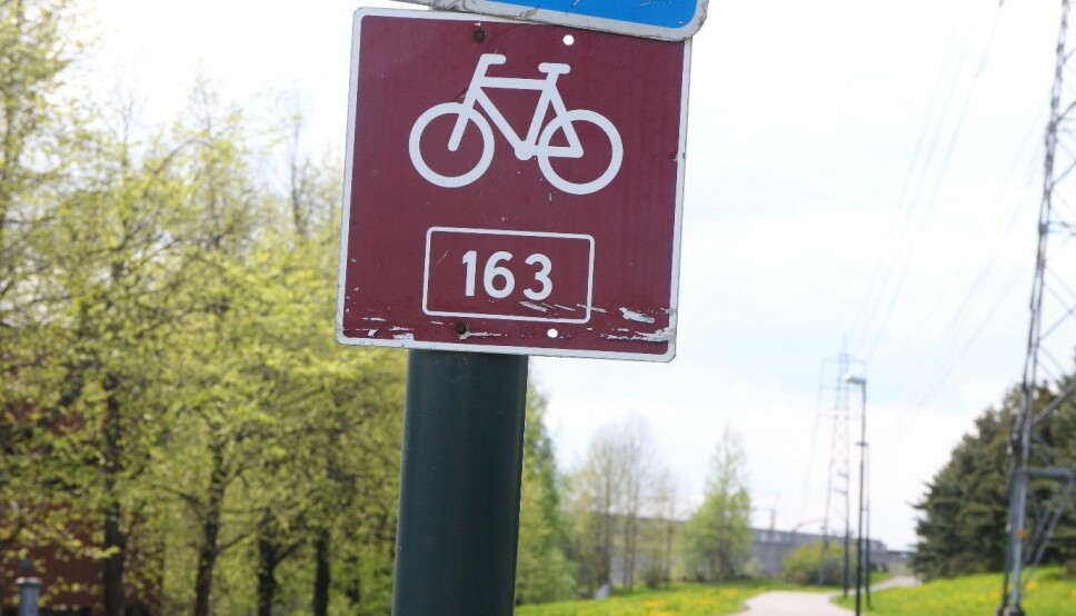 Sykkelruta er merket med sykkelskilt, rute 163.