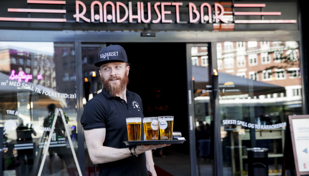 – Serveringsbransjen fortjener skryt for å ha håndtert gjenåpningen på en god måte, sa byrådsleder Raymond Johansen. – Serveringsbransjen fortjener skryt for å ha håndtert gjenåpningen på en god måte, sa byrådsleder Raymond Johansen.