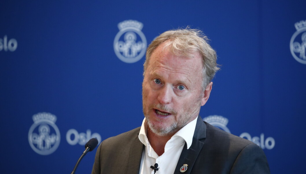 Byrådsleder Raymond Johansen orienterer om koronasituasjonen i Oslo og tiltak gjennom sommeren. Folk bør fortsette å jobbe hjemme, sa han på pressekonferansen i dag. Byrådsleder Raymond Johansen orienterer om koronasituasjonen i Oslo og tiltak gjennom sommeren. Folk bør fortsette å jobbe hjemme, sa han på pressekonferansen i dag.