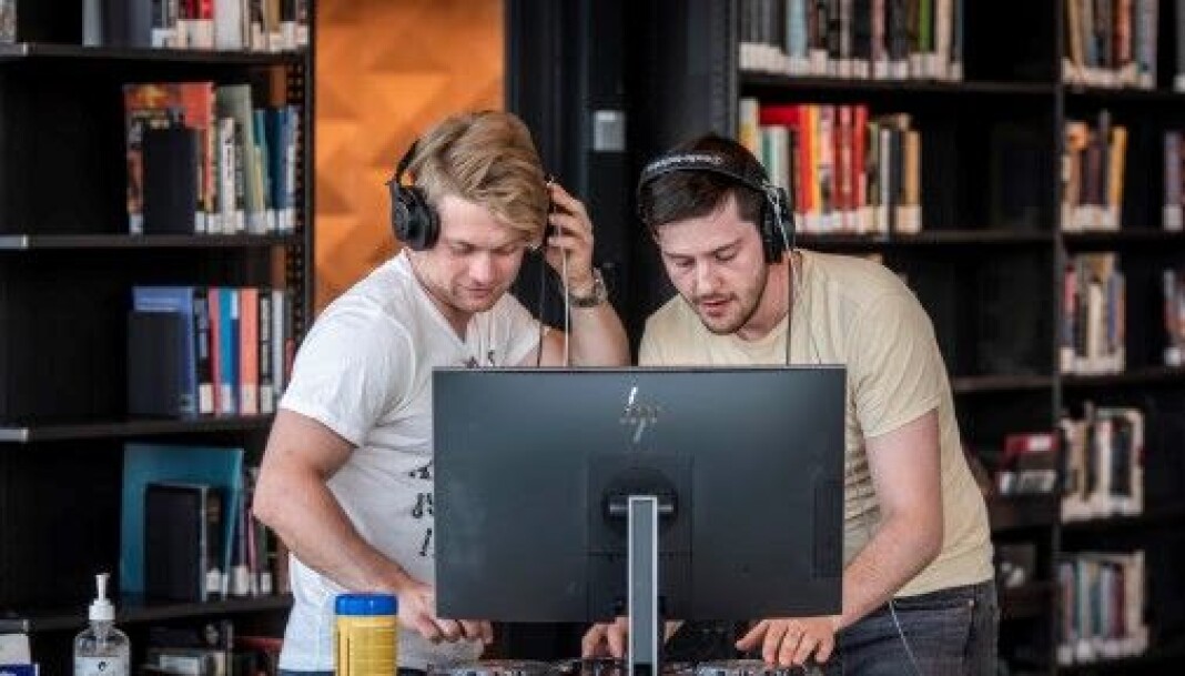 På Deichman kan du blant annet prøve deg som DJ. På Deichman kan du blant annet prøve deg som DJ.