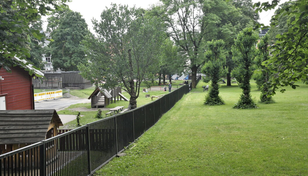 Det er i dette gjerdet bydel Grünerløkka nå vil lage hull for å få plass til en gangvei fra Sofienberg skole til Sofienbergparken. Det er i dette gjerdet bydel Grünerløkka nå vil lage hull for å få plass til en gangvei fra Sofienberg skole til Sofienbergparken.