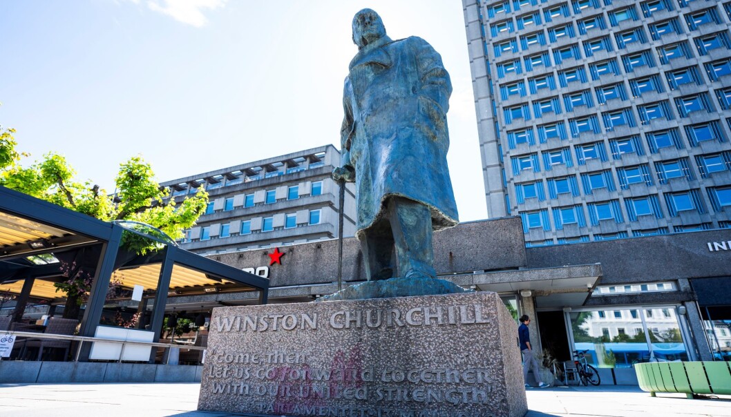 Teodor Bruu (MDG) vil rive statuen av Winston Churchill. Men det er flere statuer, steds- og gatenavn som hedrer rasister i Oslo, påpeker artikkelforfatterne. Teodor Bruu (MDG) vil rive statuen av Winston Churchill. Men det er flere statuer, steds- og gatenavn som hedrer rasister i Oslo, påpeker artikkelforfatterne.