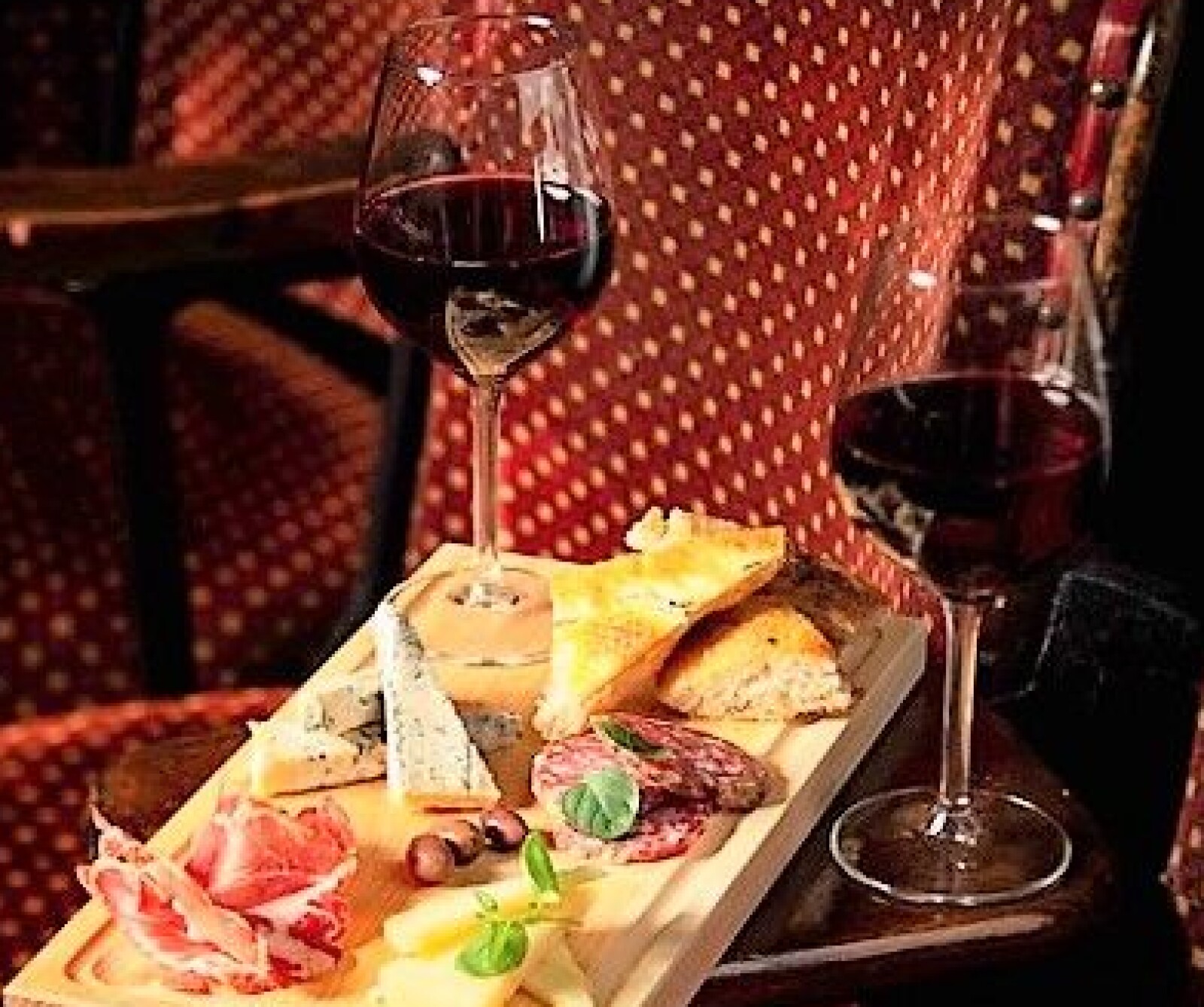 Vin og tapas blir en del av kinotilbudet på Frogner i sommer. Vin og tapas blir en del av kinotilbudet på Frogner i sommer.