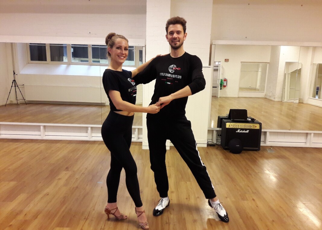 Når Stine Fjeld og Laurentiu Jisa vil lære barn å danse salsa, er mestring og danseglede viktig Når Stine Fjeld og Laurentiu Jisa vil lære barn å danse salsa, er mestring og danseglede viktig