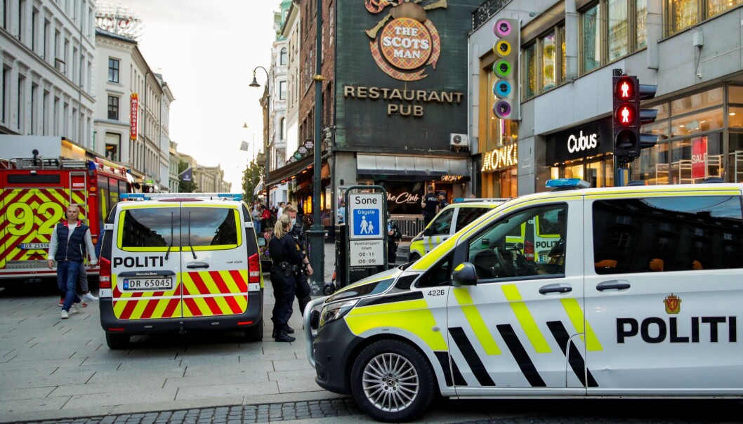 — Vi jobber på stedet for å få oversikt over hendelsesforløp, opplyser politiet. — Vi jobber på stedet for å få oversikt over hendelsesforløp, opplyser politiet.
