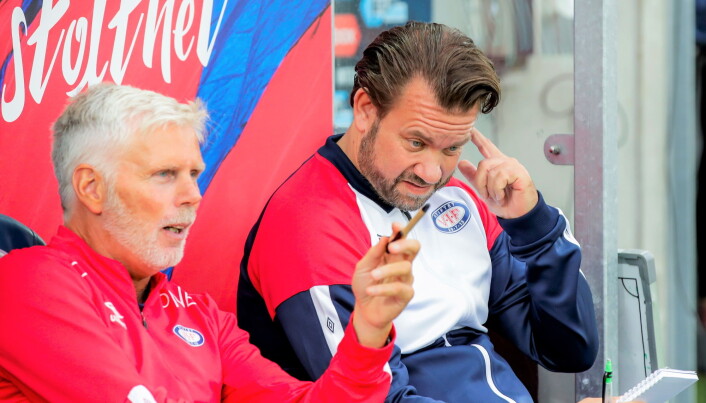 Vålerengas trenerduo Raymond Mikkelsen (t.v) og Jack Majgaard Jensen hadde nok å tenke på i første omgang. Vålerengas trenerduo Raymond Mikkelsen (t.v) og Jack Majgaard Jensen hadde nok å tenke på i første omgang.