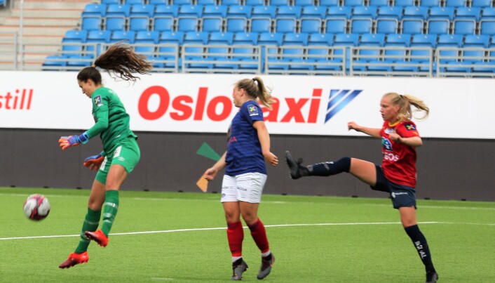En sjelden gang kom Røa på besøk i Vålerengas straffefelt. Da stod keeper Hannah Seabert i veien. En sjelden gang kom Røa på besøk i Vålerengas straffefelt. Da stod keeper Hannah Seabert i veien.