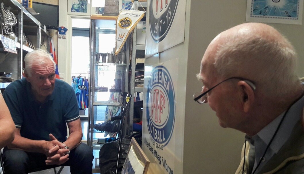 Kjeld i samtale med en annen VIF-legende, Terje "Henger`n" Hellerud, i nye lokaler på Intiltity. Kjeld i samtale med en annen VIF-legende, Terje "Henger`n" Hellerud, i nye lokaler på Intiltity.
