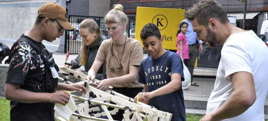 Ungdom på Vaterland bygger kajakk og kano. Gis som gave til Akerselva padleklubb