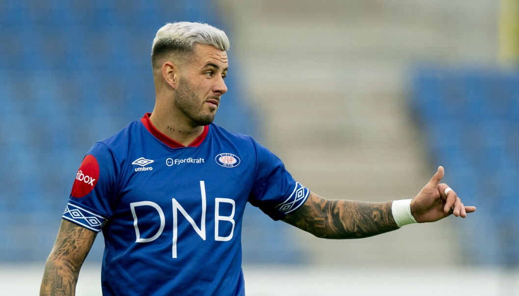 "Maktsyk" og "plukker seg ut spillere" er uttalelser Aron Dønnum kom med om dommeren i Vålerengas kamp mot Aalesund. "Maktsyk" og "plukker seg ut spillere" er uttalelser Aron Dønnum kom med om dommeren i Vålerengas kamp mot Aalesund.