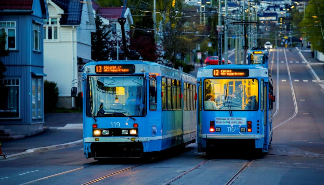 Passasjerer på Grefsentrikken må nå trykke for å åpne dørene. Passasjerer på Grefsentrikken må nå trykke for å åpne dørene.
