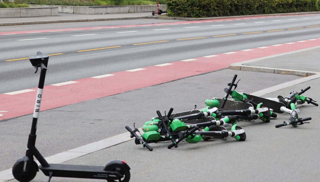 Elsparkesykler rundt omkring i bybildet. Elsparkesykler rundt omkring i bybildet.