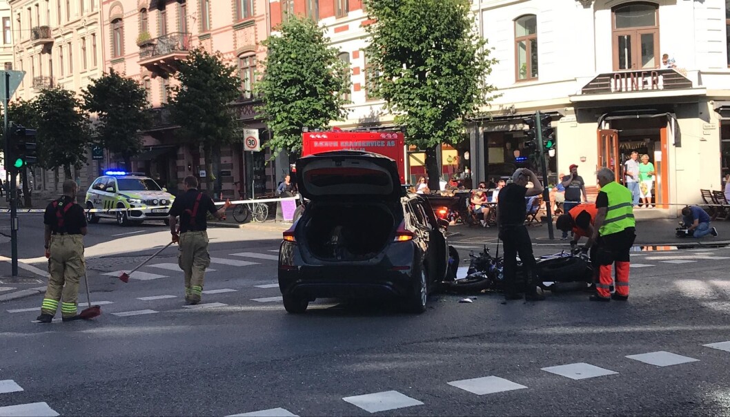 Motorsykkelen er totalvraket. Motorsykkelen er totalvraket.
