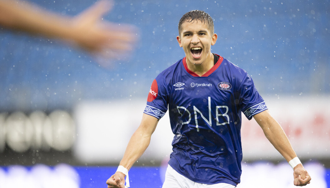 En strålende fornøyd Osame Sahraoui etter 1-0 målet mot Strømsgodset. En strålende fornøyd Osame Sahraoui etter 1-0 målet mot Strømsgodset.