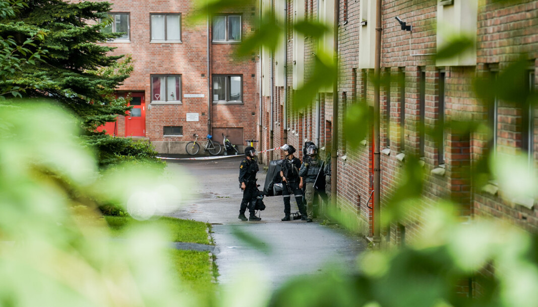 Politiet aksjonerte mannsterkt mot en boligblokk på Torshov i Oslo etter at en mann i 40-årene ble skutt i en leilighet tirsdag. Onsdag formiddag var mannen utskrevet fra sykehus. Politiet aksjonerte mannsterkt mot en boligblokk på Torshov i Oslo etter at en mann i 40-årene ble skutt i en leilighet tirsdag. Onsdag formiddag var mannen utskrevet fra sykehus.