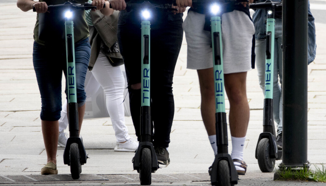 En ny elsparkesykke-lulykke i Oslo, denne gangen ved Stortorget, etterforskes av politiet. Syklisten har fått alvorlige hodeskader. En ny elsparkesykke-lulykke i Oslo, denne gangen ved Stortorget, etterforskes av politiet. Syklisten har fått alvorlige hodeskader.