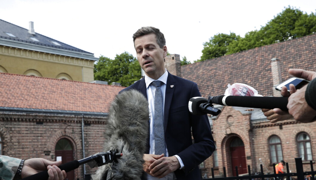 — Jeg ønsker strengere lovgivning. Vi ønsker å få bedre kontroll av bruken av elektriske sparkesykler, sier samferdselsminister Knut Arild Hareide (KrF). — Jeg ønsker strengere lovgivning. Vi ønsker å få bedre kontroll av bruken av elektriske sparkesykler, sier samferdselsminister Knut Arild Hareide (KrF).