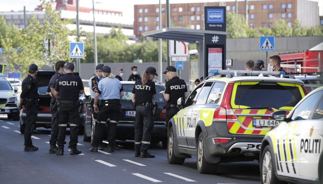 Store politistyrker rykket ut til slagsmål i Ulvenveien ved 15-tiden. To timer senere måtte politiet rykke ut igjen. Store politistyrker rykket ut til slagsmål i Ulvenveien ved 15-tiden. To timer senere måtte politiet rykke ut igjen.