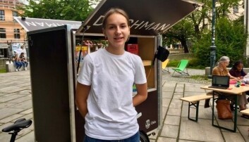Lea Webøe mener utebiblioteket har vært en suksess. Hun håper folk vil komme og nyte gleden en siste dag for den vesle plassen ryddes for leker. Lea Webøe mener utebiblioteket har vært en suksess. Hun håper folk vil komme og nyte gleden en siste dag for den vesle plassen ryddes for leker.