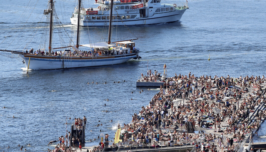 Det er trangt om plassen på Sørenga i Oslo på de varmeste sommerdagene. Her er et bilde fra i fjor sommer. Det er trangt om plassen på Sørenga i Oslo på de varmeste sommerdagene. Her er et bilde fra i fjor sommer.