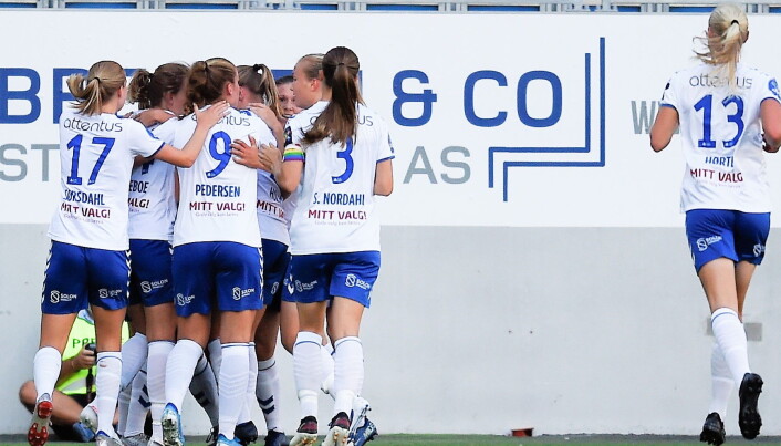 Kolbotn-jentene jubler etter å ha tatt ledelsen 1-0 på Intility arena fredag kveld. Kolbotn-jentene jubler etter å ha tatt ledelsen 1-0 på Intility arena fredag kveld.