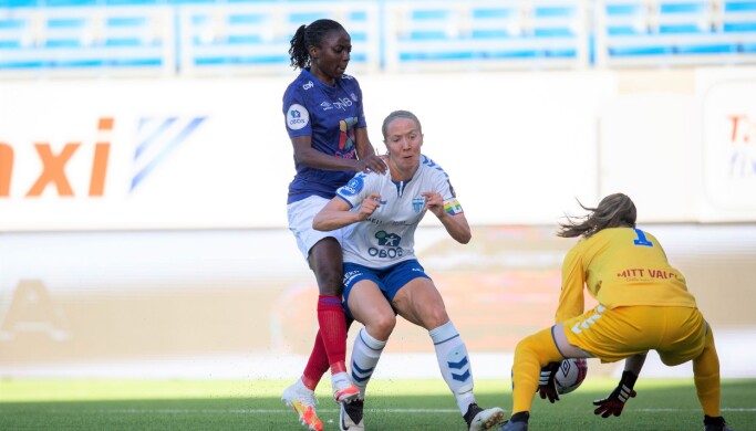 Vålerenga-spillerne slet med å omsette sjanser til mål fredag kveld. Her er det toppscorer Ajara Njoya som kommer til kort. Vålerenga-spillerne slet med å omsette sjanser til mål fredag kveld. Her er det toppscorer Ajara Njoya som kommer til kort.