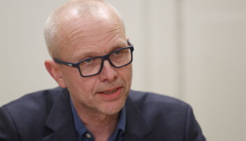 Atle Bjørnbeth ved Oslo universitetssykehus beklager at tre pasienter har hatt nærkontakt med en smittet ansatt, men sier de har fulgt alle prosedyrer. Atle Bjørnbeth ved Oslo universitetssykehus beklager at tre pasienter har hatt nærkontakt med en smittet ansatt, men sier de har fulgt alle prosedyrer.