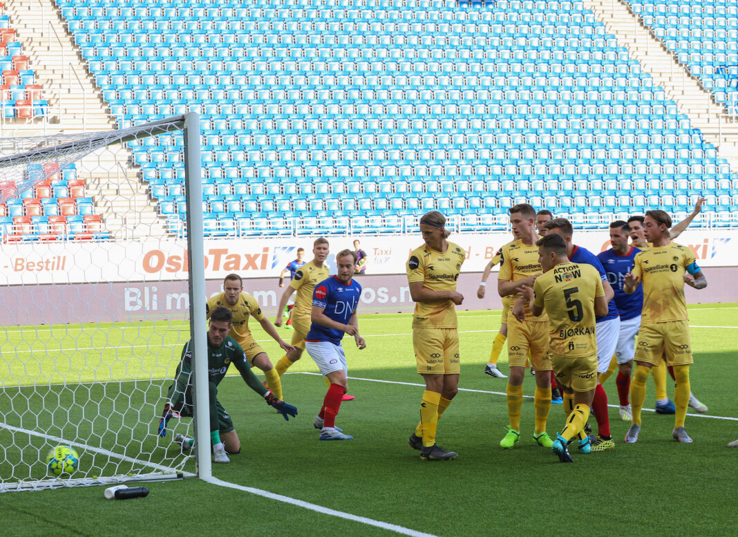 Vålerenga sjokkåpner og scorer før det har gått to minutter av kampen Vålerenga sjokkåpner og scorer før det har gått to minutter av kampen