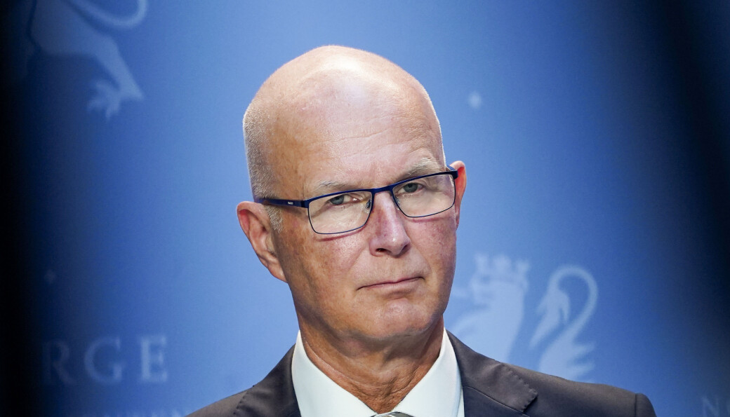 — Jeg er urolig, og det er ekstremt viktig at man raskt får kontroll på situasjonen, sier helsedirektør Bjørn Guldvog. — Jeg er urolig, og det er ekstremt viktig at man raskt får kontroll på situasjonen, sier helsedirektør Bjørn Guldvog.