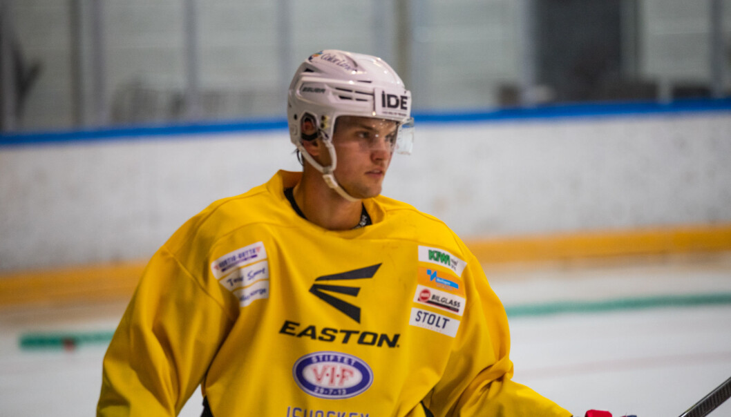Axel Eidstedt er på vei tilbake etter en alvorlig kneskade. Foreløpig iført ikke-takle-meg-gul overdel. Men Eidstedt skal bli klar til sesongstart. Axel Eidstedt er på vei tilbake etter en alvorlig kneskade. Foreløpig iført ikke-takle-meg-gul overdel. Men Eidstedt skal bli klar til sesongstart.