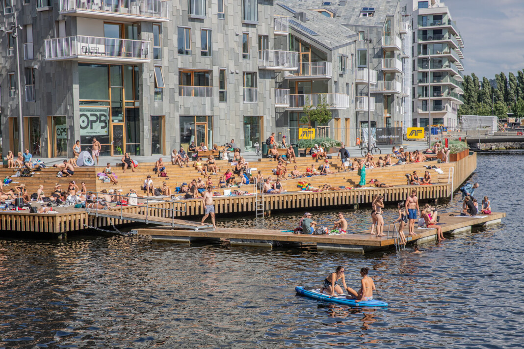 Langt fra alle ungdommer i Oslo kan svømme - og blir derfor ekskludert fra mange av de mulighetene fjordbyen tilbyr. Langt fra alle ungdommer i Oslo kan svømme - og blir derfor ekskludert fra mange av de mulighetene fjordbyen tilbyr.