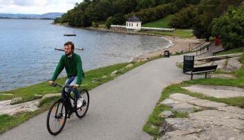 Framme ved Hvervenbukta er det både kiosk og kafe. Framme ved Hvervenbukta er det både kiosk og kafe.