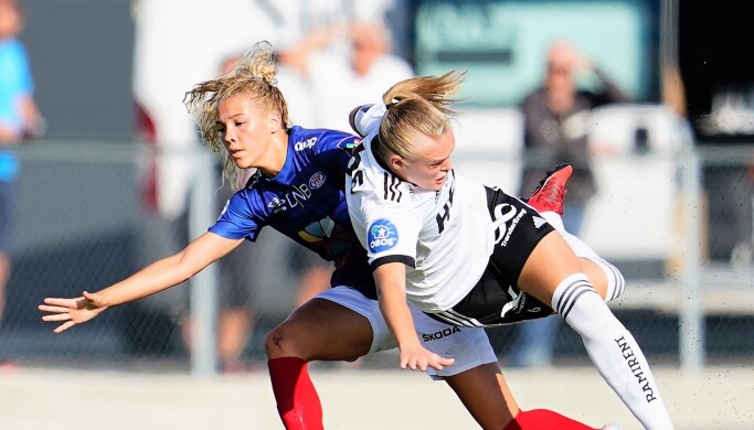 Mye dueller og så store sjanser preget søndagens kamp mellom Rosenborg og Vålerenga. Her er Cein Bizet Ildushøy i duell med Rosenborgs Elin Sørum. Mye dueller og så store sjanser preget søndagens kamp mellom Rosenborg og Vålerenga. Her er Cein Bizet Ildushøy i duell med Rosenborgs Elin Sørum.