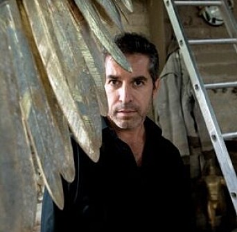 Jorge Marín var yngst av ti søsken. Han har arbeidet som billedhugger i 25 år. Jorge Marín var yngst av ti søsken. Han har arbeidet som billedhugger i 25 år.